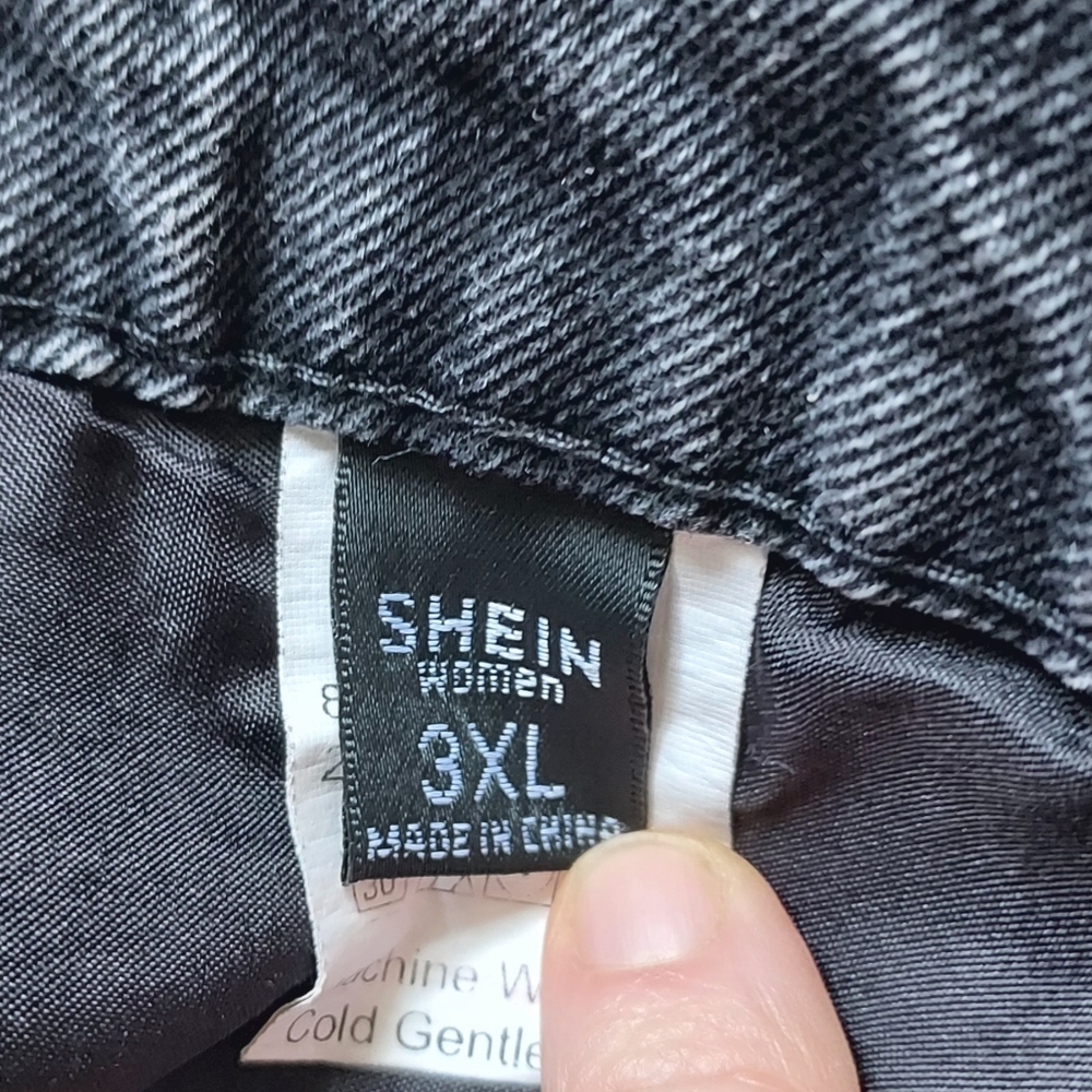 SHEIN Black distressed raw hem high rise jean shorts 3XL Casual Summer - Picture 2 of 10